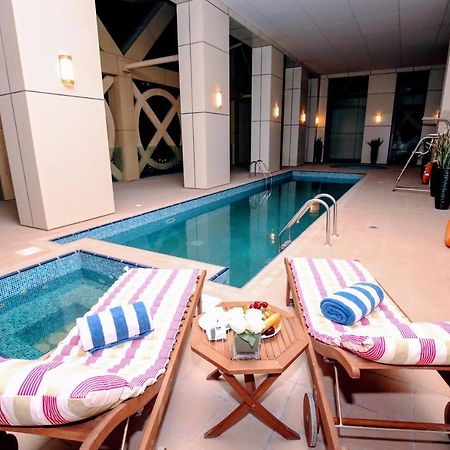 Grand Mercure Hotel Dubai Bagian luar foto