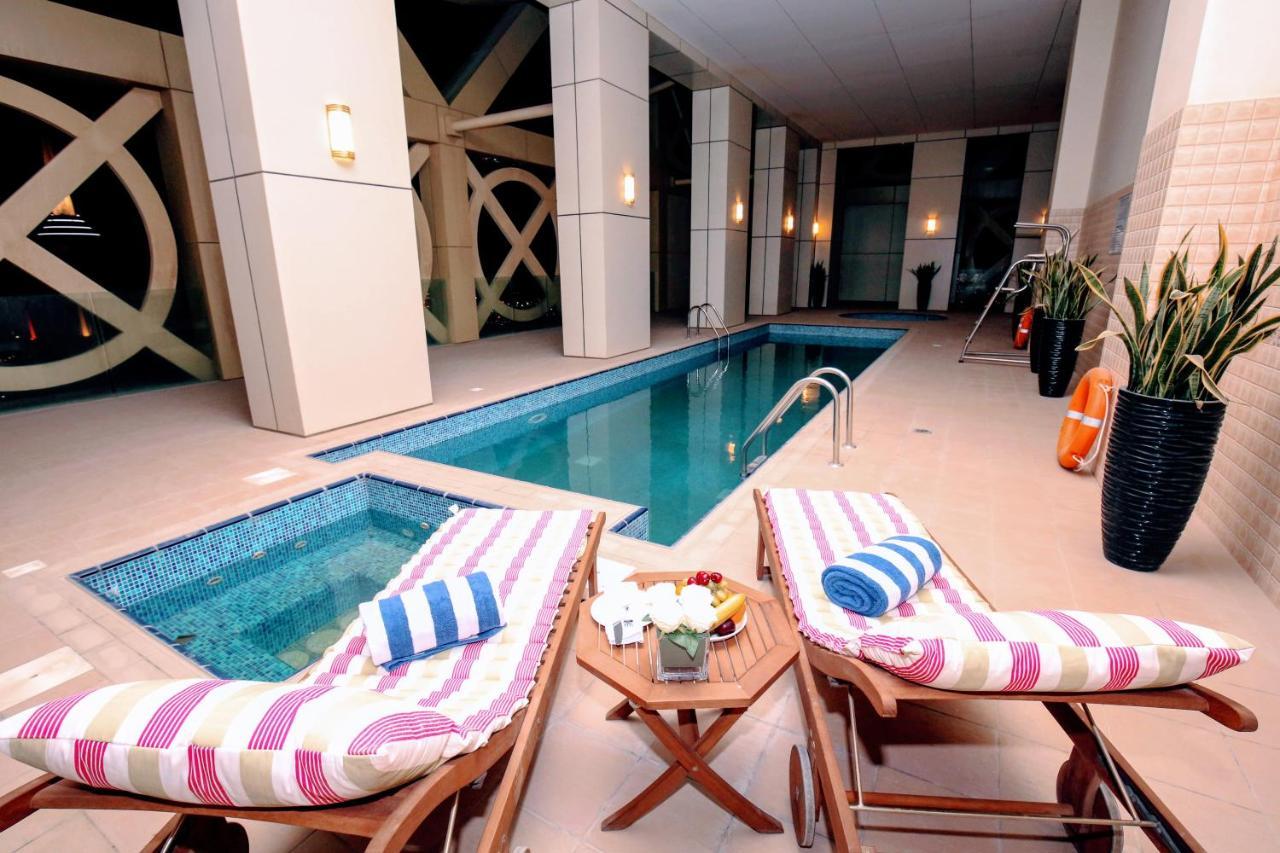 Grand Mercure Hotel Dubai Bagian luar foto