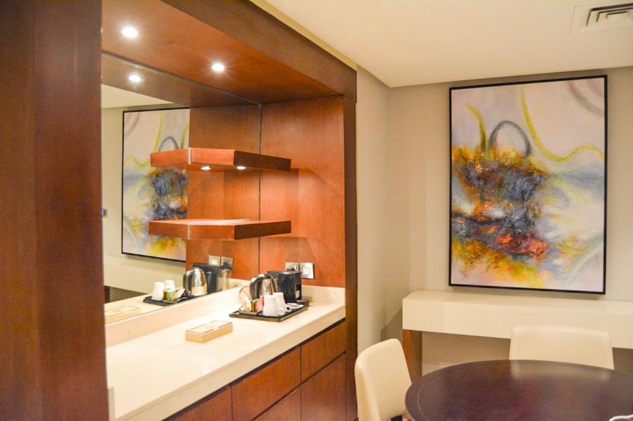 Grand Mercure Hotel Dubai Bagian luar foto