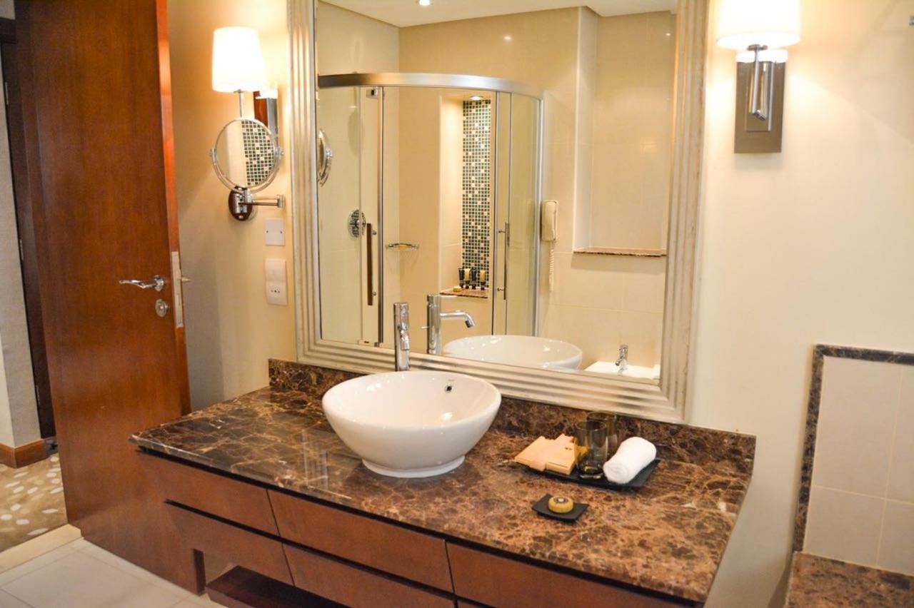 Grand Mercure Hotel Dubai Bagian luar foto