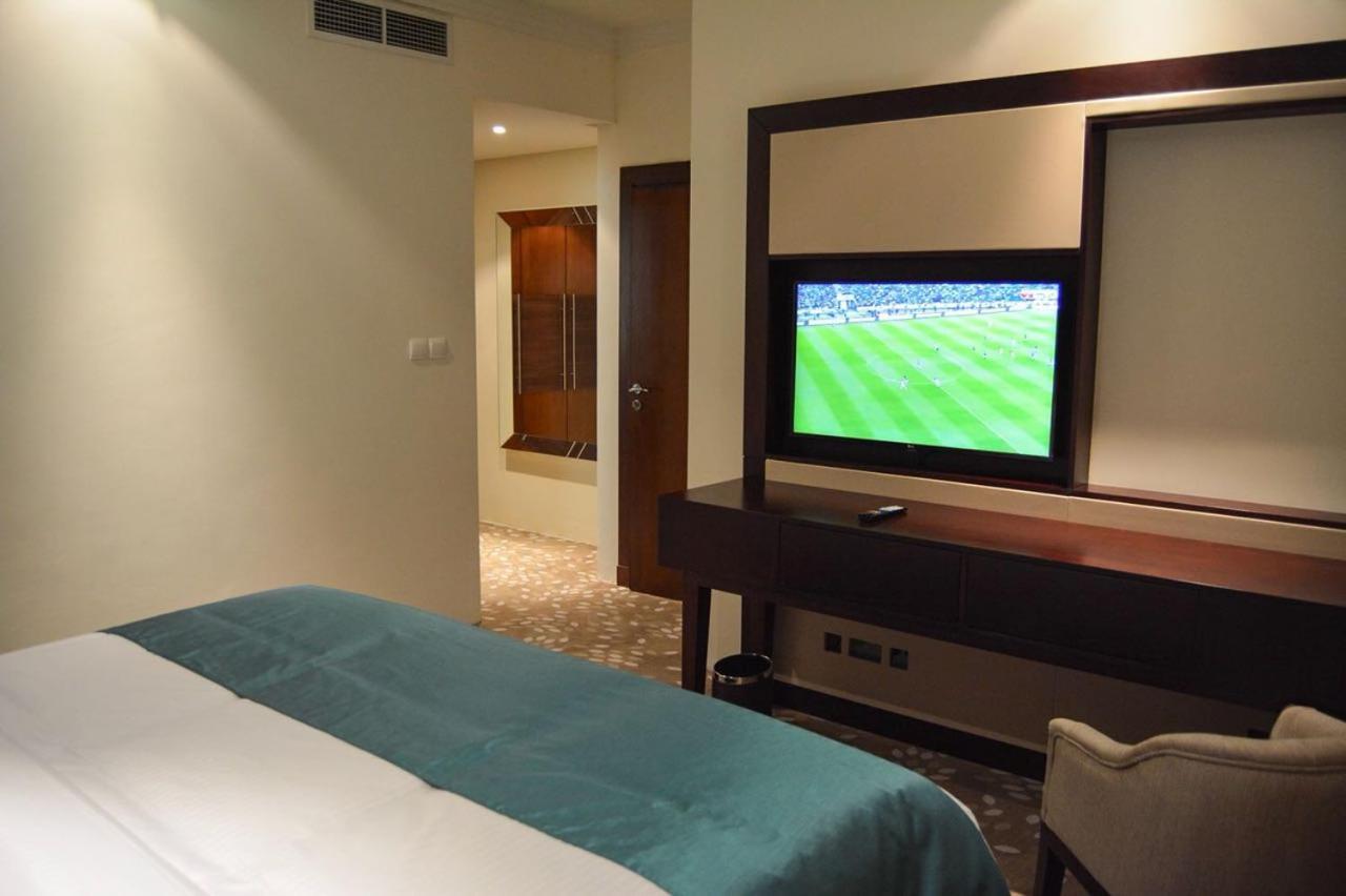 Grand Mercure Hotel Dubai Bagian luar foto