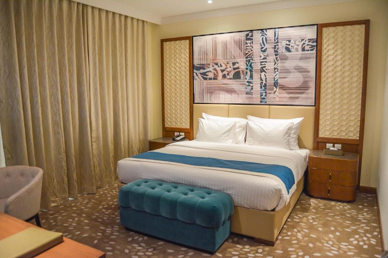 Grand Mercure Hotel Dubai Bagian luar foto