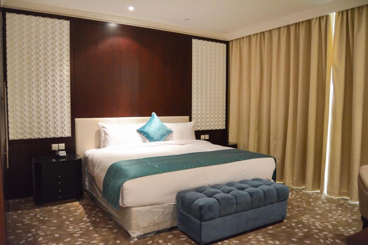 Grand Mercure Hotel Dubai Bagian luar foto