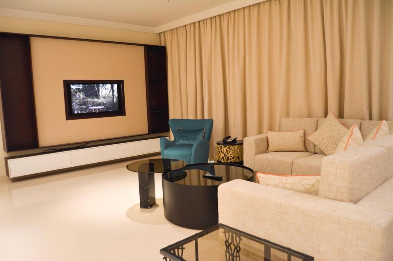 Grand Mercure Hotel Dubai Bagian luar foto